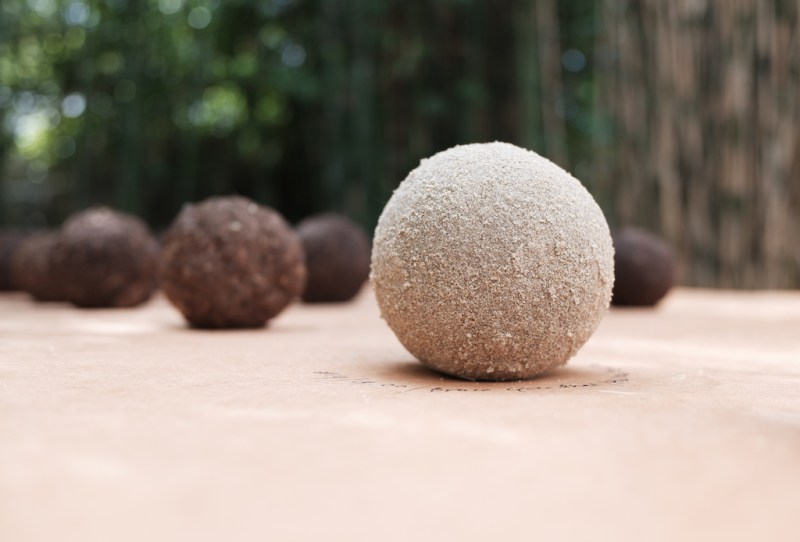 Image: Earth Sphere #19 31052020 at 19:00. In my home garden in The Hague (NL) I made an earth sphere with dune sand from underneath my 100+ year old house. Parallel and online with Dorodango artist Bruce Gardner, author of 'Dorodango. The Art of Making Japanese Mud Balls'. In his studio in New Mexico (USA) he made a mud ball from local Albuquerque soil. 
Photo: Jacqueline Heerema
