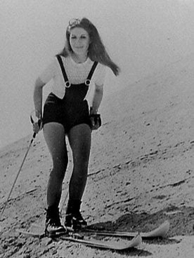 Skiing the artificial slopes of porcelain clay at St. Austell, Cornwall UK, May 10 1971. Source: Nationaal Archief.