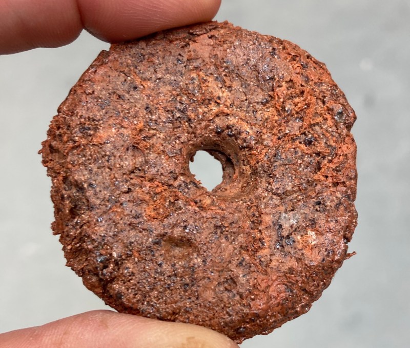 residual intimacy: kaolien, powdered archeological Iron Age artifacts, moss, 2021.