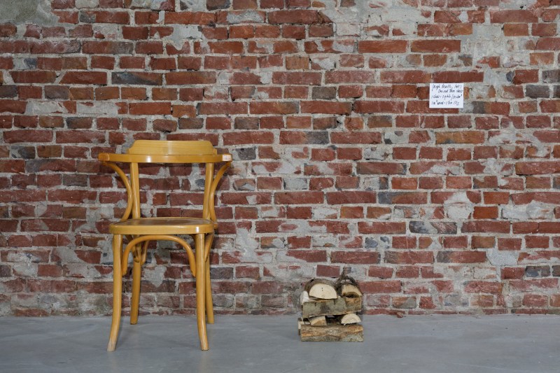 'One and All Chairs', Jacqueline Heerema, 2021. Photo: Luuk Smits.
After 'One and Three Chairs', Joseph Kosuth, 1965. 
