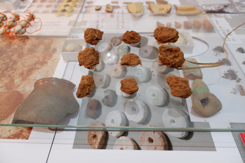 detail* 2022, photo Mare Mahieu

*photos from my archive of collected hybrid subjects, glass, mirror, shadow, added new collected hybrid subjects, texts, photos from my archive....